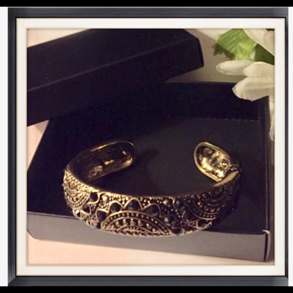 😎Black/Gold Plated Cuff Bracelet - Picture 6 of 7